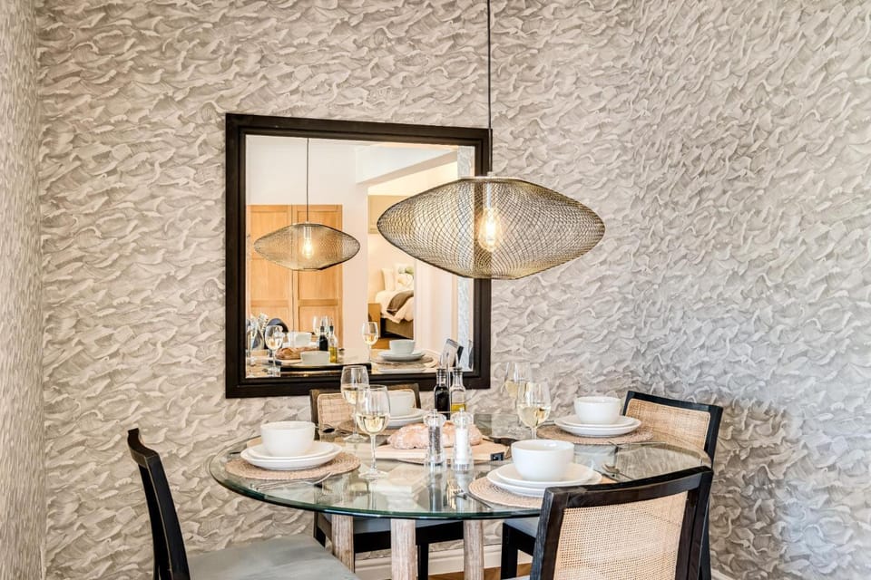 Seating area, Dining area