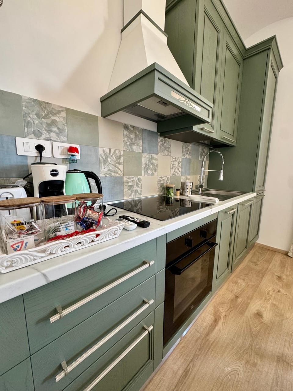 Kitchen or kitchenette, dishwasher