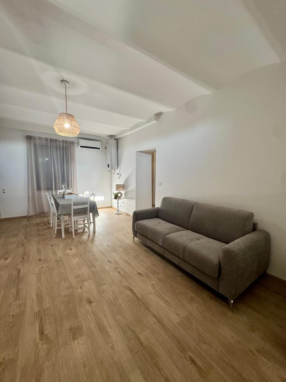 Seating area, Dining area
