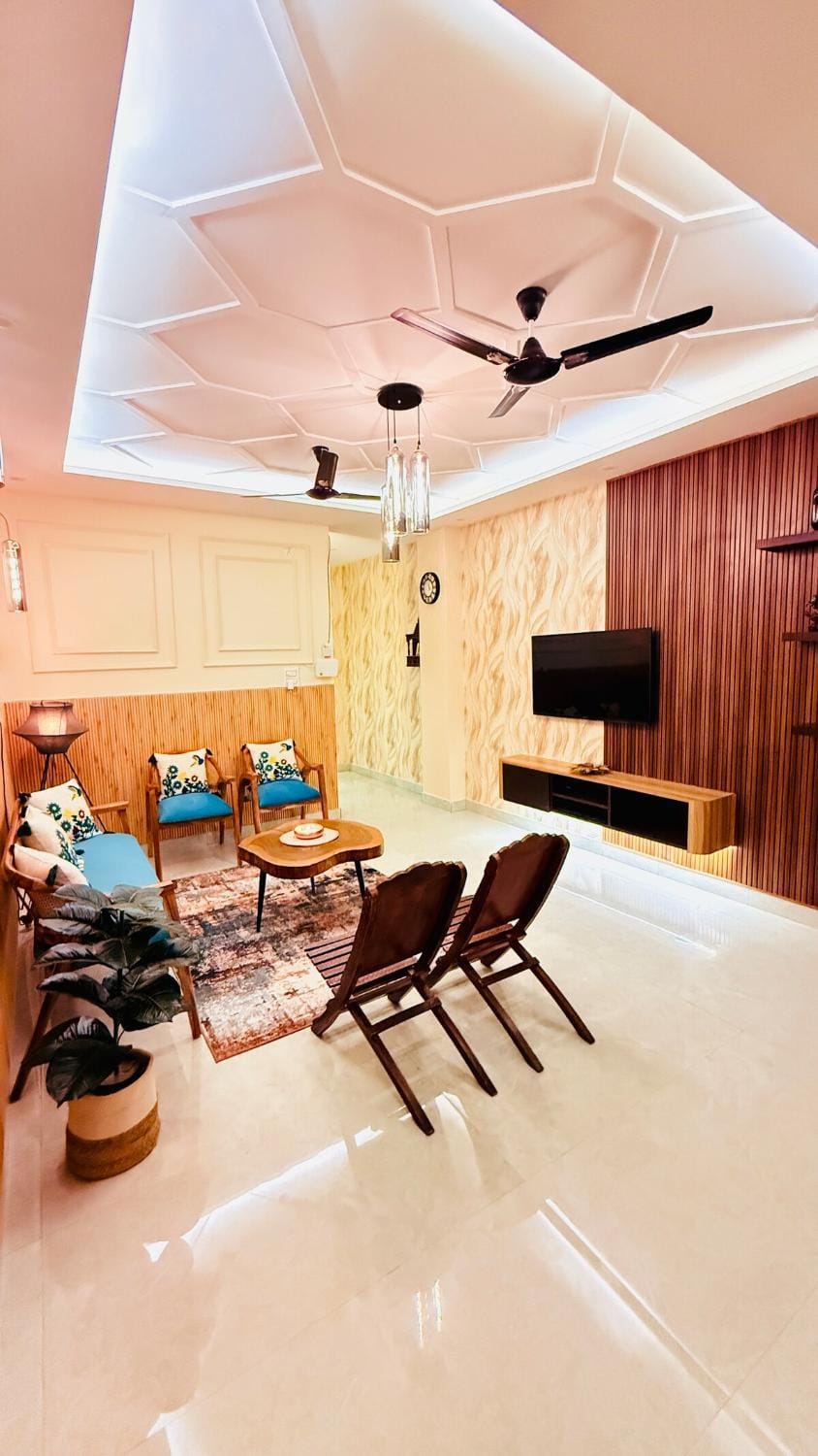 TV and multimedia, Living room, Seating area, Dining area