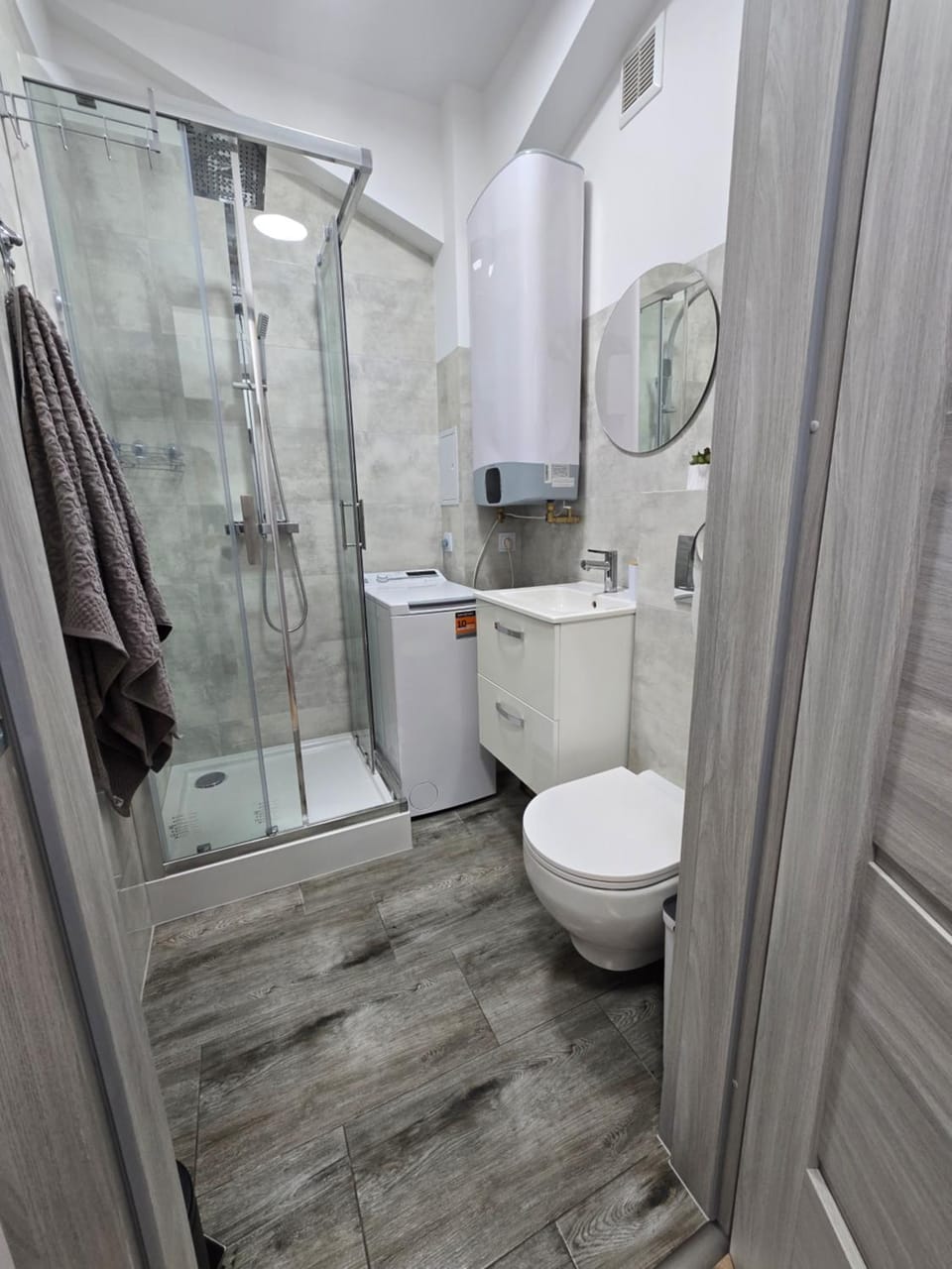 Shower, Toilet, Bathroom, towels