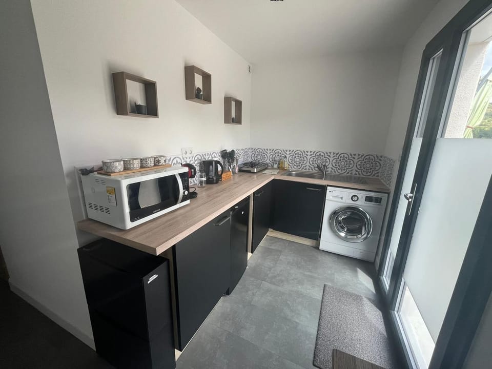 microwave, washing machine, kitchen