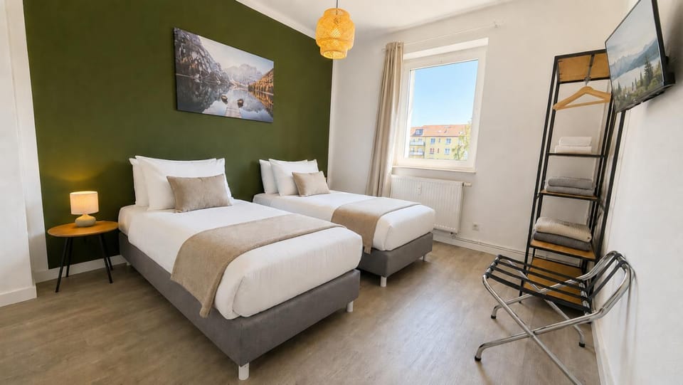 Bed, TV and multimedia, Photo of the whole room, Bedroom