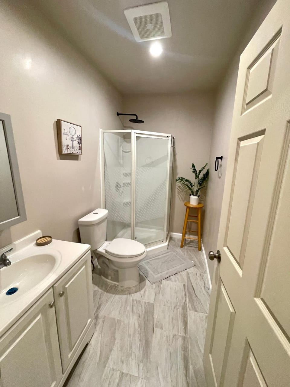 Brand-New Private ADU Stylish Cozy Bed and Breakfast in West Hills