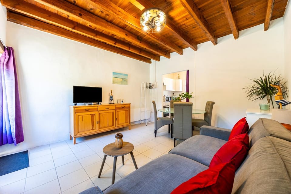 Gîte au calme dans un airial Country House in Nouvelle-Aquitaine