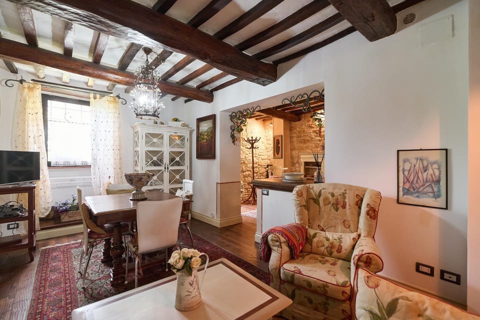 Communal lounge/ TV room, TV and multimedia, Living room, Dining area