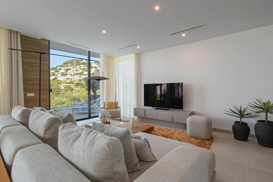 Communal lounge/ TV room, Living room