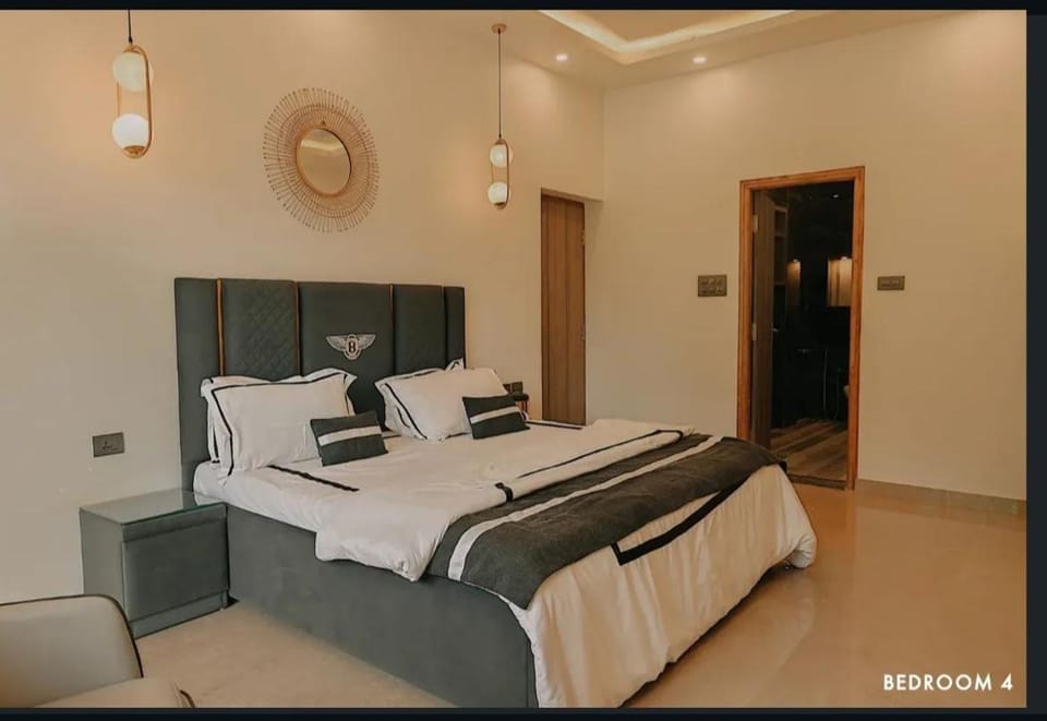 Luxury 6BHK Villa with Private Pool and Jacuzzi Near Candolim Villa in Goa, India