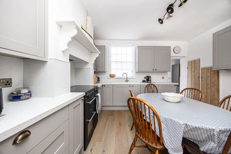 Seaside Historic Townhouse 1 Min to Beach House in Worthing