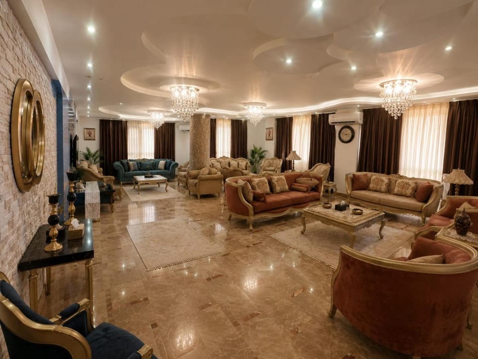 شقه فندقيه فاخرة باطلاله على الحديقه الدوليه فيو مفتوح Apartment in Cairo Governorate