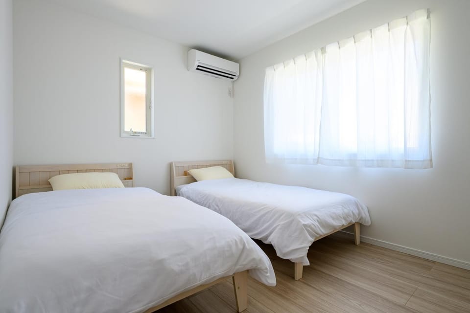 Bed, Bedroom, air conditioner