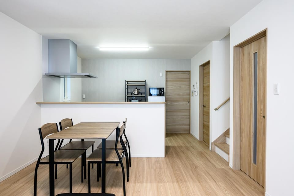 Kitchen or kitchenette, Dining area, stove