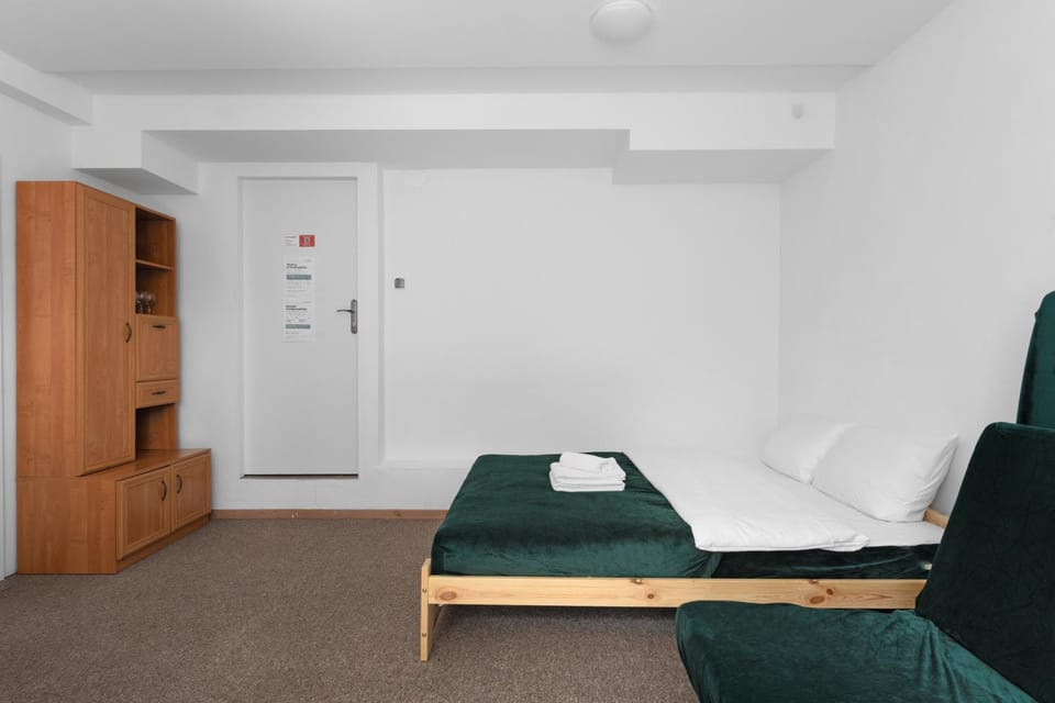 Bed, Living room, Photo of the whole room, Seating area, Bedroom, towels, wardrobe