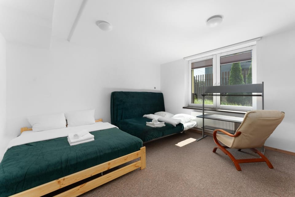 Bed, Living room, Photo of the whole room, Seating area, Bedroom, towels