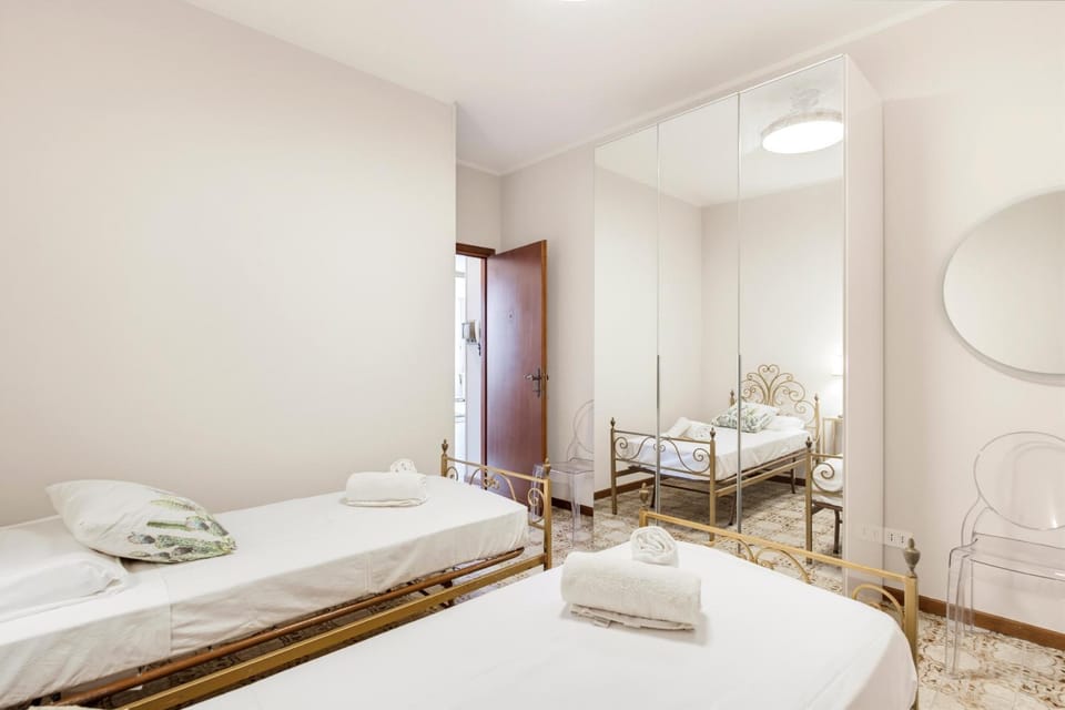 Bed, Photo of the whole room, Bedroom, towels, wardrobe