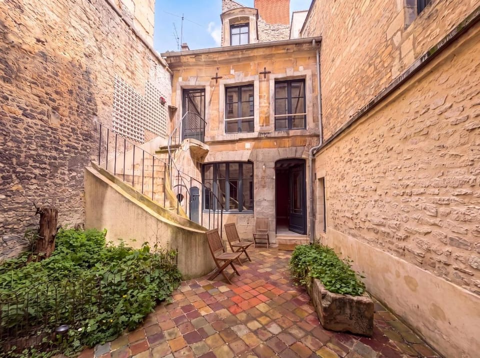 Maison de charme avec terrasse, Hypercentre Caen Apartment in Caen