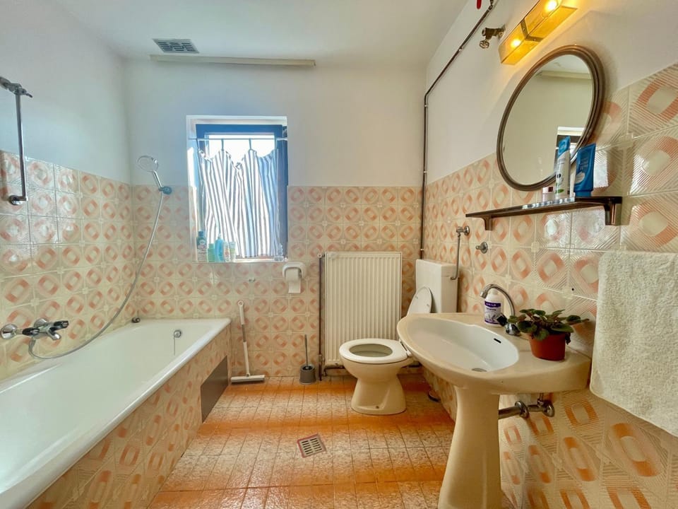 Toilet, Bathroom