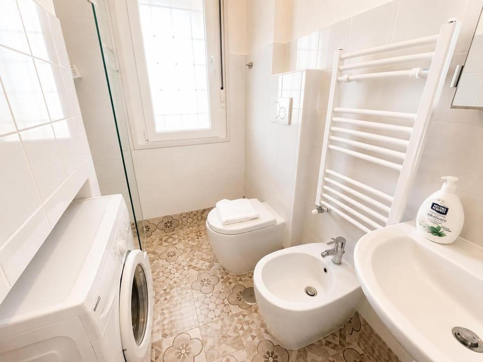 Shower, Toilet, Bathroom, bidet, towels, washing machine