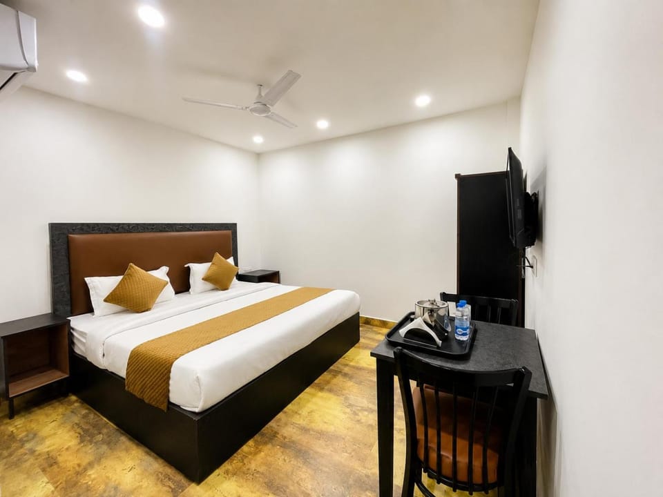 Communal lounge/ TV room, Bed, TV and multimedia, Photo of the whole room, Bedroom
