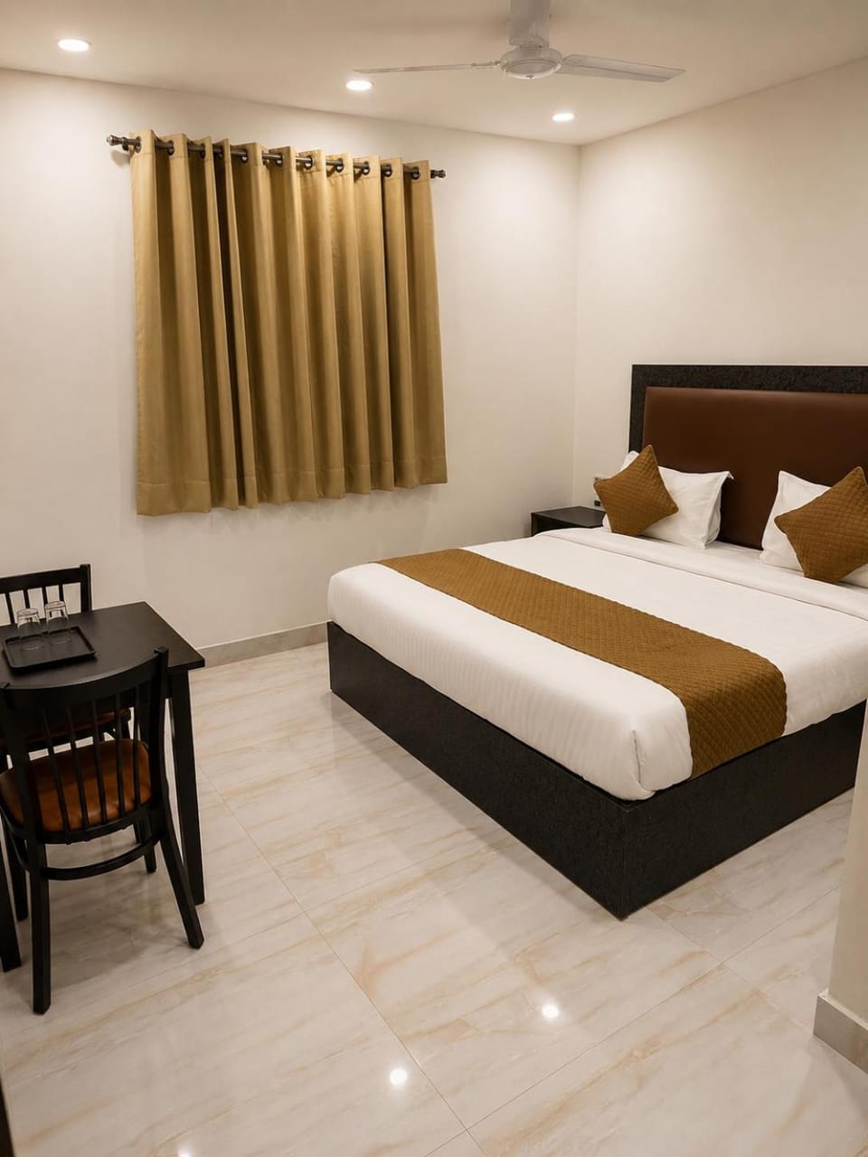 Bed, Living room, Photo of the whole room, Bedroom