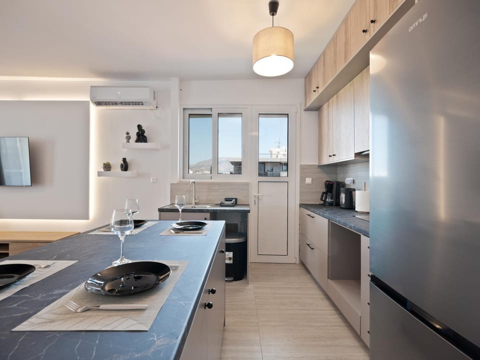 Dining area, kitchen