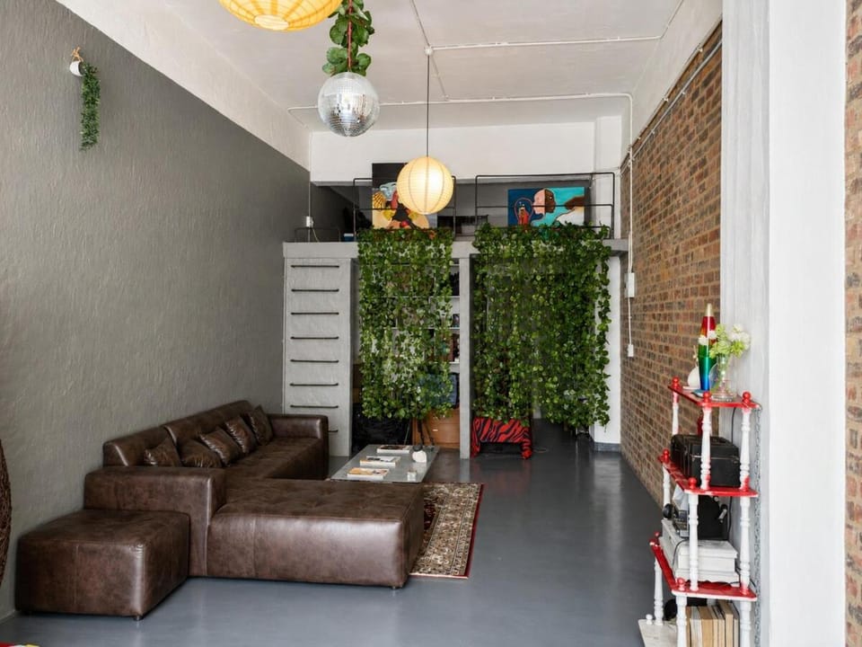 The Garden, Stylish Industrial Loft in the City Apartment in Johannesburg