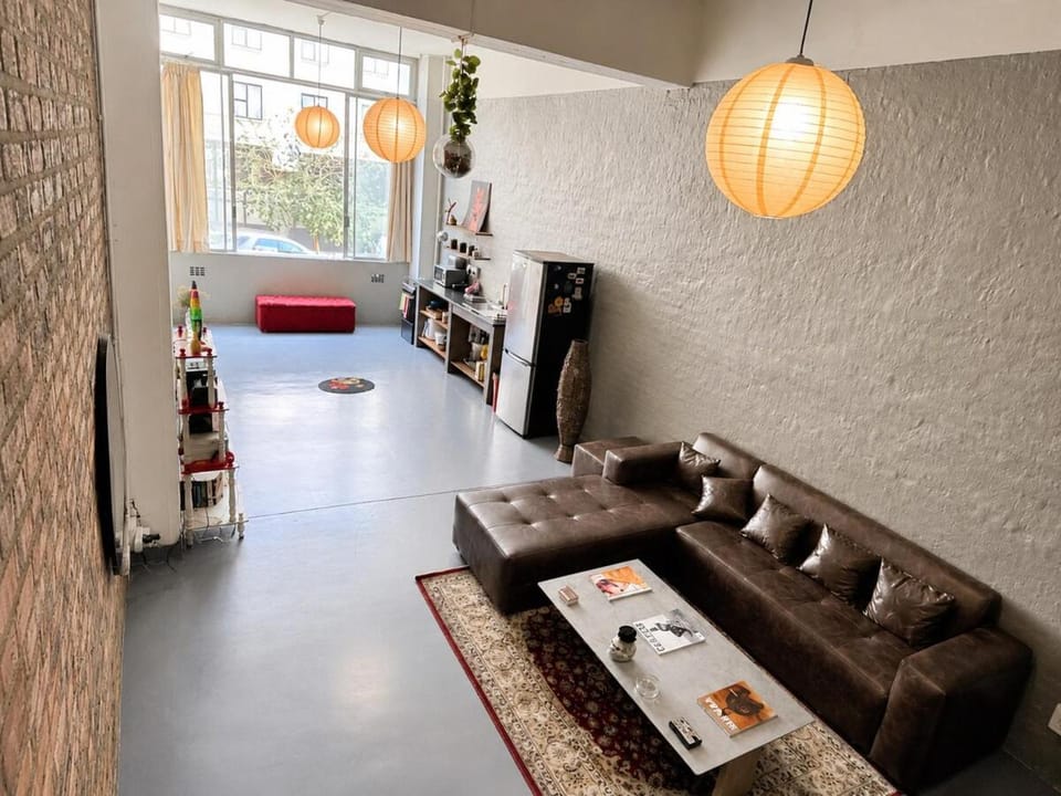 The Garden, Stylish Industrial Loft in the City Apartment in Johannesburg
