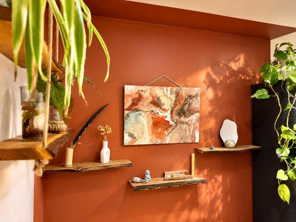 Day, Living room, Decorative detail, Seating area, internet