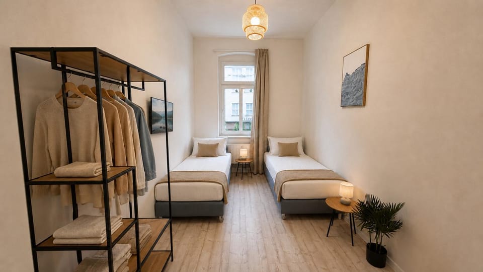 Bed, TV and multimedia, Bedroom