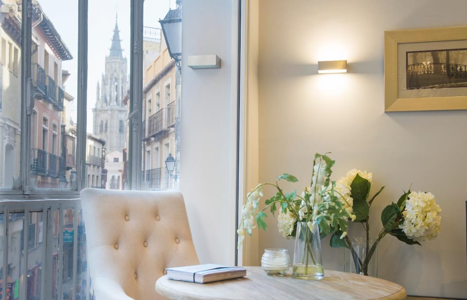 Dining area, City view, Landmark view, Street view
