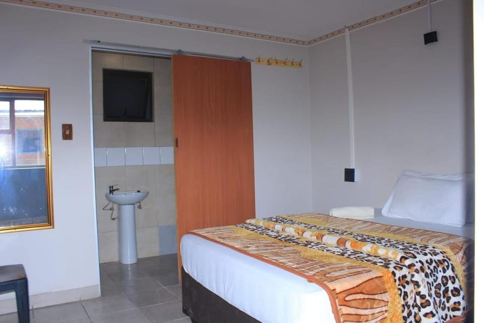 Thully Teams Guest House Bed and Breakfast in South Africa