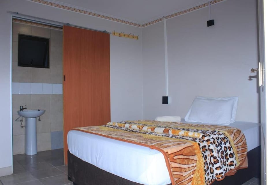 Thully Teams Guest House Bed and Breakfast in South Africa