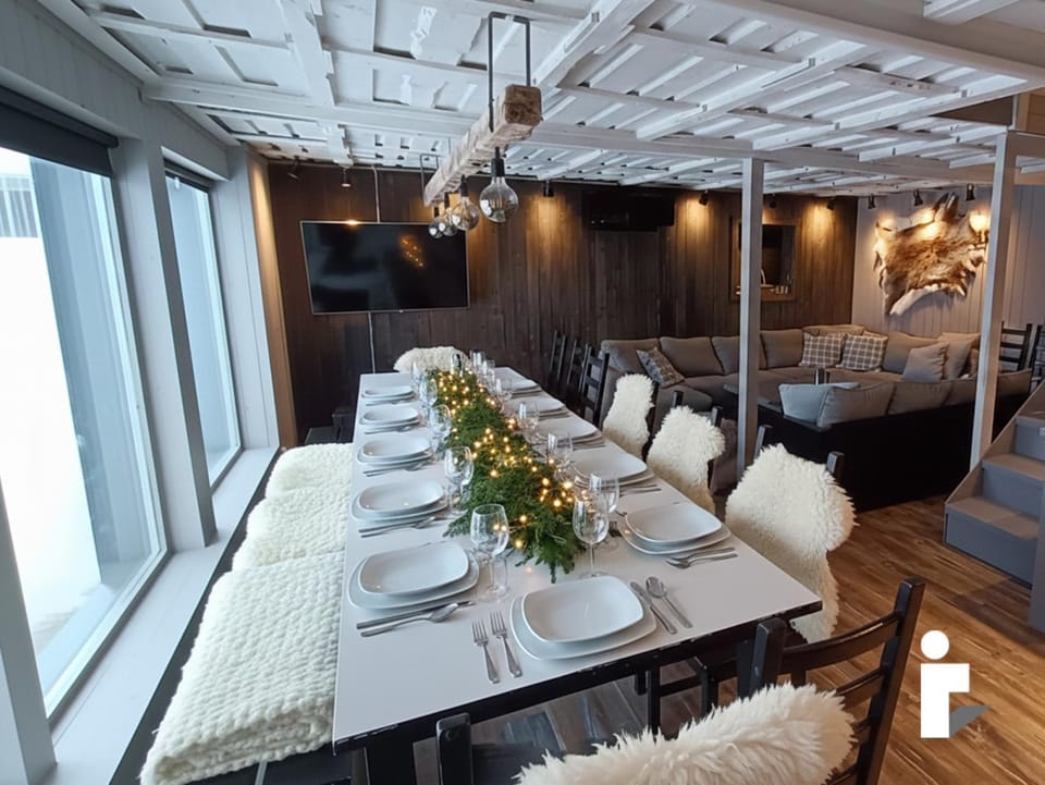 Living room, Seating area, Dining area