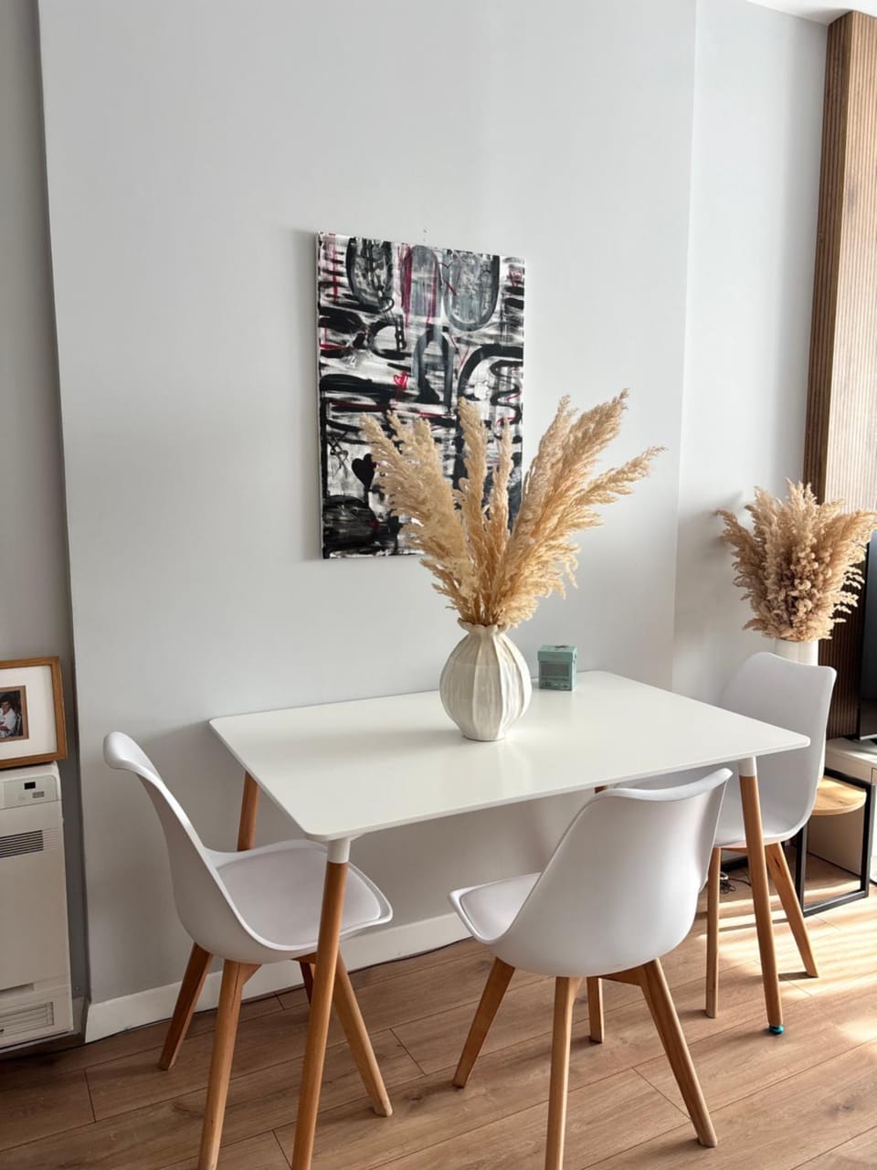 Stylish Minimal Apartment with Views-Central Apartment in Tirana