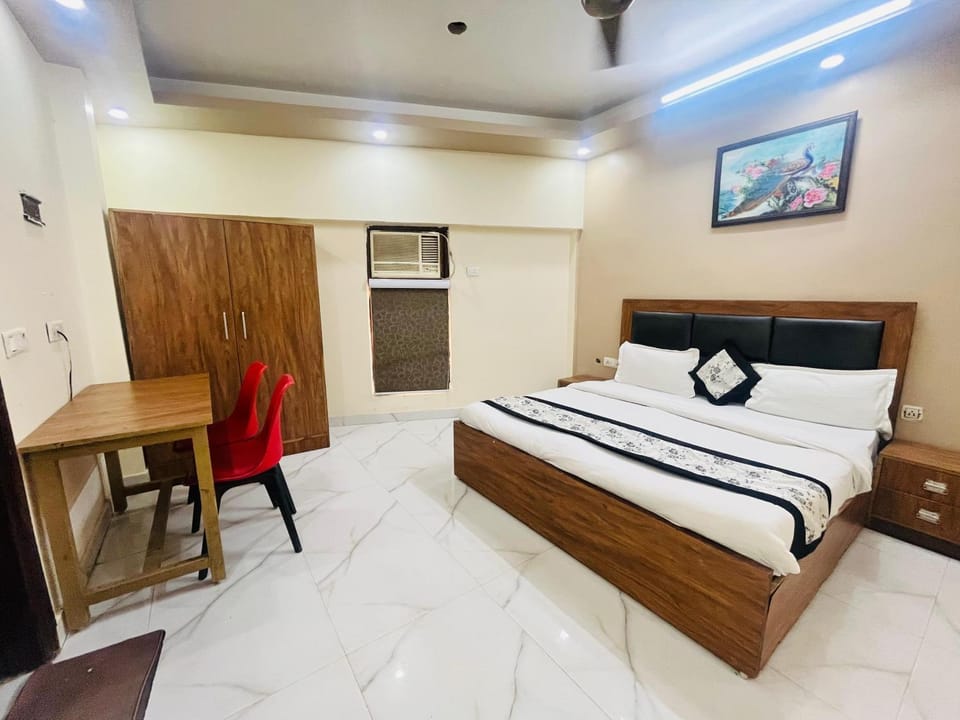 Bed, Living room, Photo of the whole room, Bedroom, wardrobe, air conditioner
