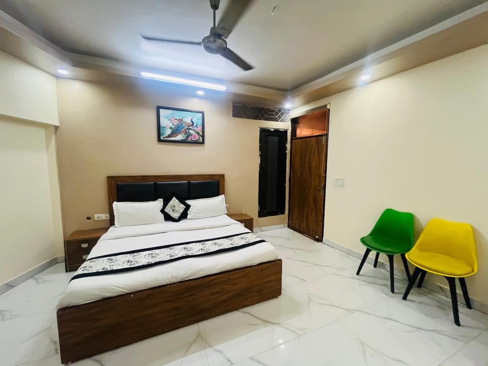Bed, Photo of the whole room, Bedroom, fireplace