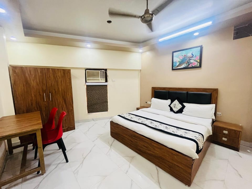 Bed, TV and multimedia, Bedroom, air conditioner, air conditioner