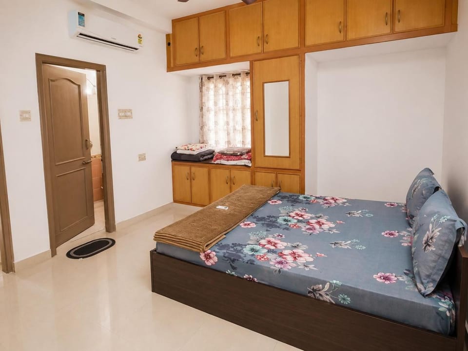 Bedroom, air conditioner