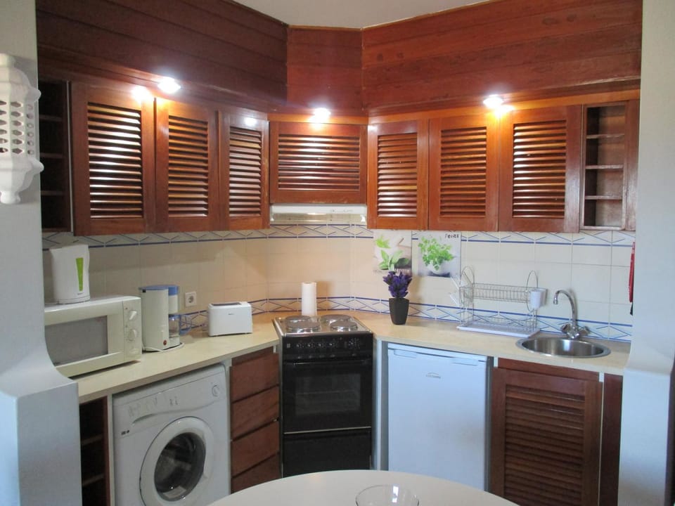 Coffee/tea facilities, Kitchen or kitchenette, Dining area