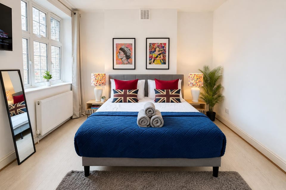Bed, View (from property/room), Photo of the whole room, Decorative detail, Bedroom, flat iron, hair dryier, heating, towels, wardrobe