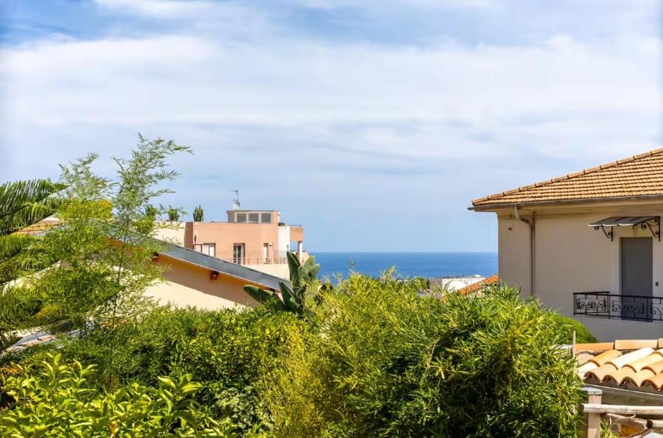 Beautiful large Studio in Monaco Apartment in French Riviera