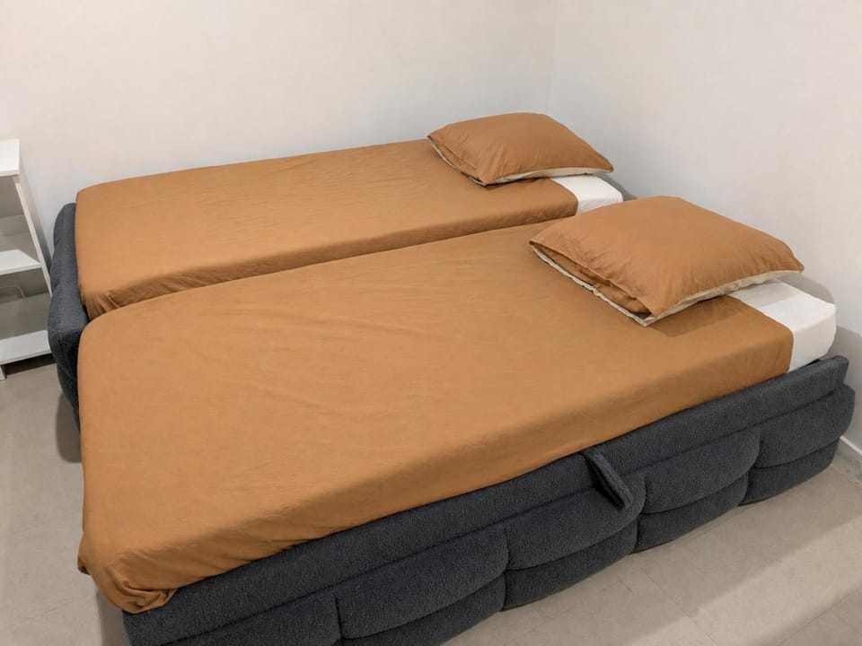 Bed, Living room