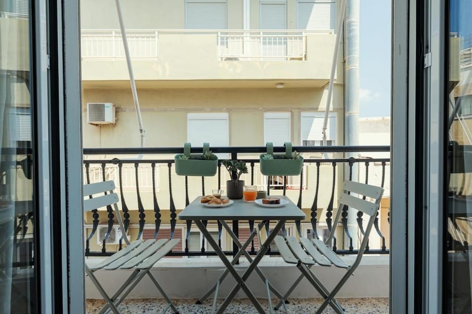 3BR Old Town Retreat - 2min Walk to Sea Apartment in Heraklion