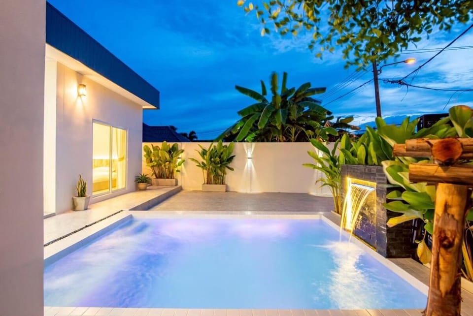 Phirom4 Pool Villa Pattaya House in Pattaya City