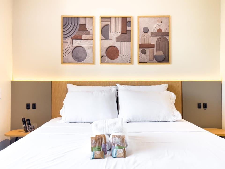 Bed, Photo of the whole room, Decorative detail, Bedroom