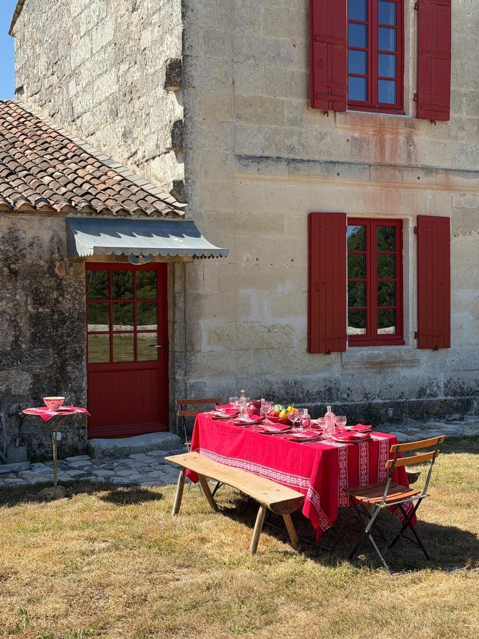 Day, Dining area