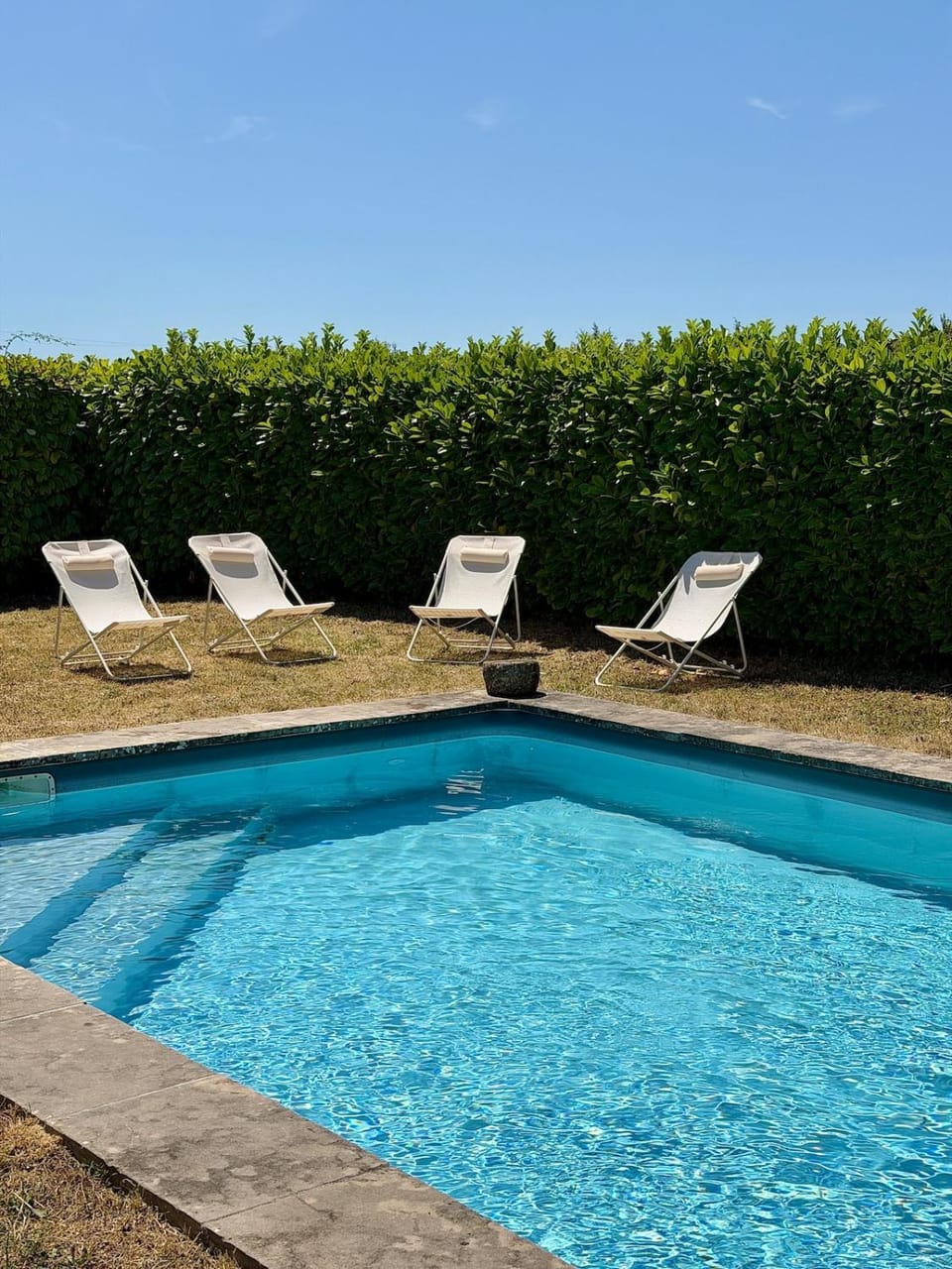 Swimming pool, sunbed