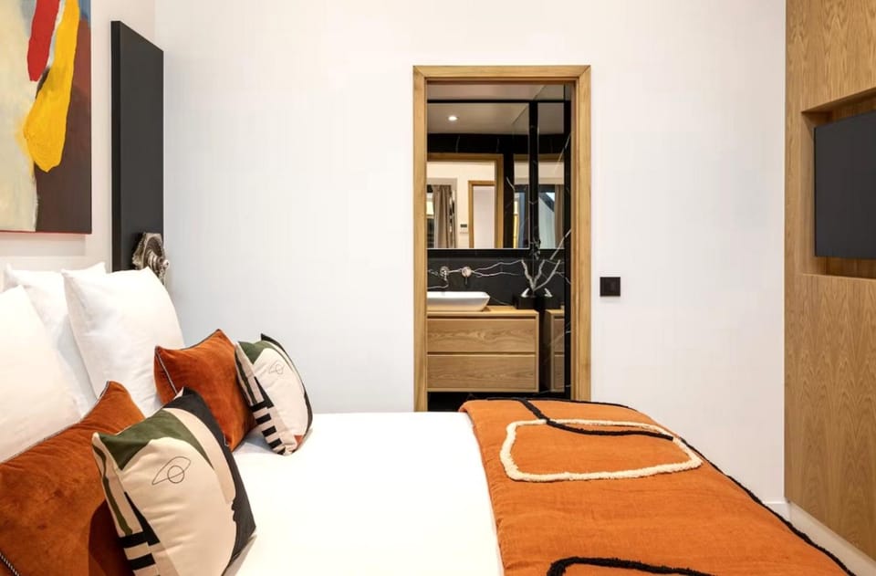 Bed, Photo of the whole room, Bedroom