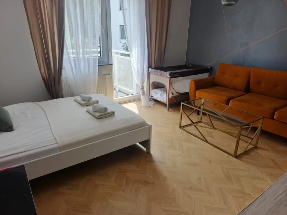 Bed, Living room, Photo of the whole room, Seating area, towels
