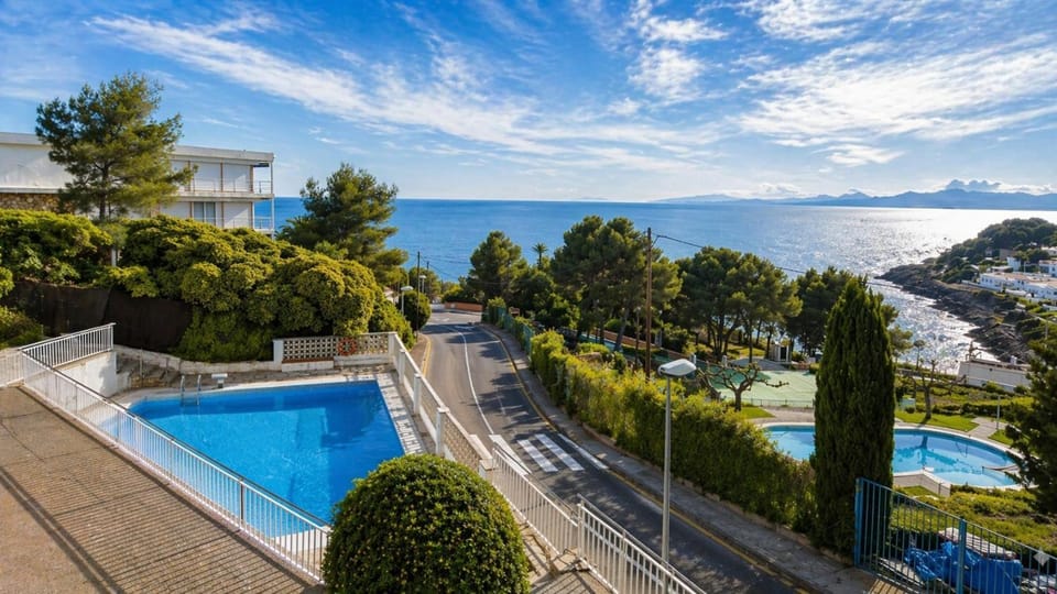 Property building, Swimming pool